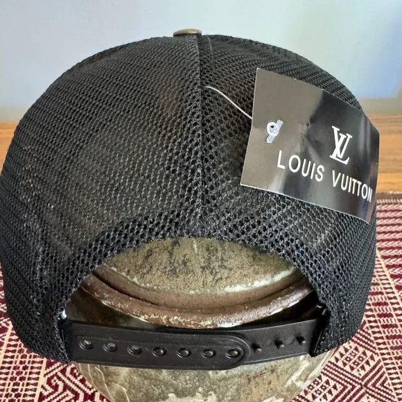 Designer style cap NWT - Picture 2 of 4